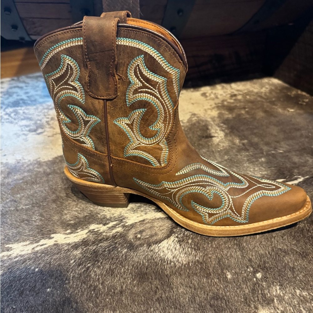 Brown Western Cowboy Boots with Turquoise Embroidery